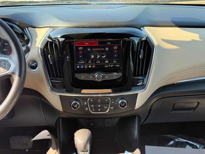 Chevrolet Traverse Vehicle Full-screen Gallery Image 15