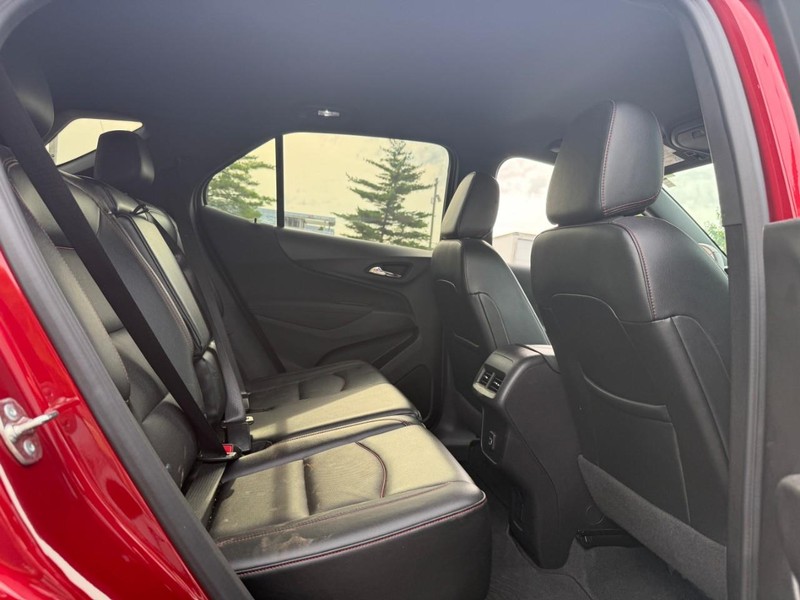 Chevrolet Equinox Vehicle Full-screen Gallery Image 11