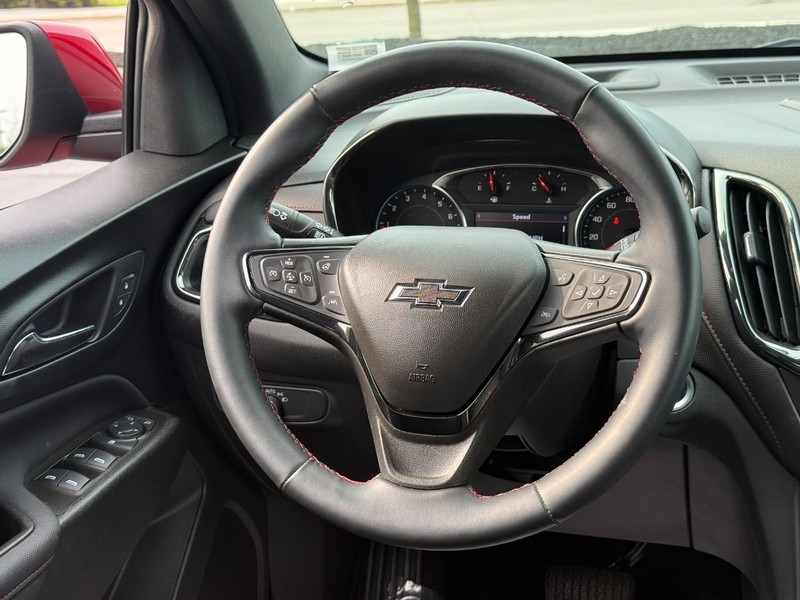 Chevrolet Equinox Vehicle Full-screen Gallery Image 13