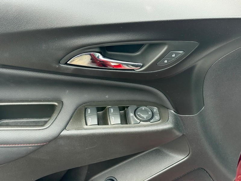 Chevrolet Equinox Vehicle Full-screen Gallery Image 16