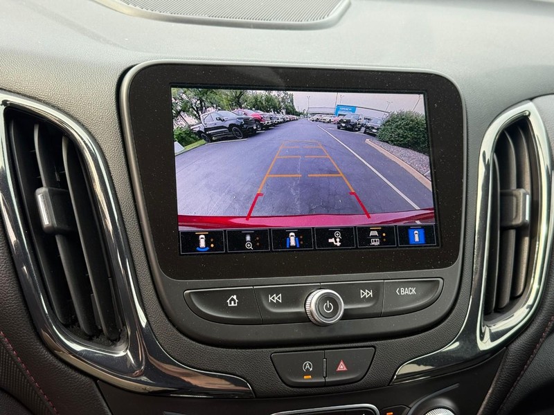 Chevrolet Equinox Vehicle Full-screen Gallery Image 23