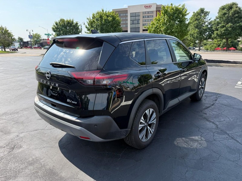 Nissan Rogue Vehicle Full-screen Gallery Image 8