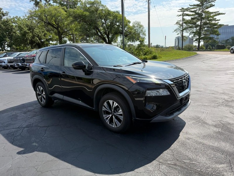 Nissan Rogue Vehicle Full-screen Gallery Image 9