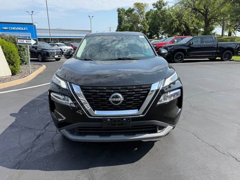 Nissan Rogue Vehicle Full-screen Gallery Image 10
