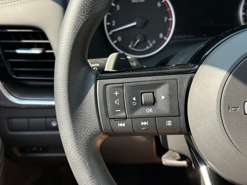 Nissan Rogue Vehicle Full-screen Gallery Image 20