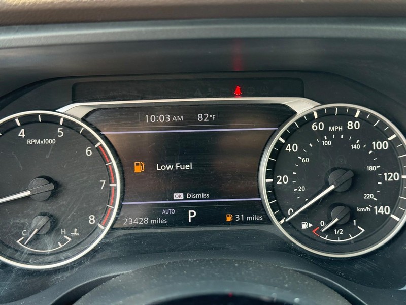 Nissan Rogue Vehicle Full-screen Gallery Image 21