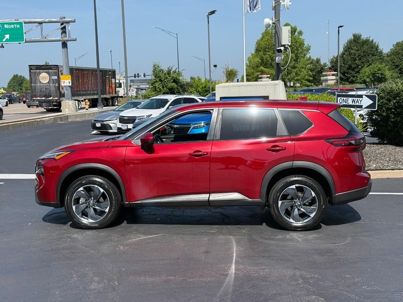 Nissan Rogue Vehicle Full-screen Gallery Image 2