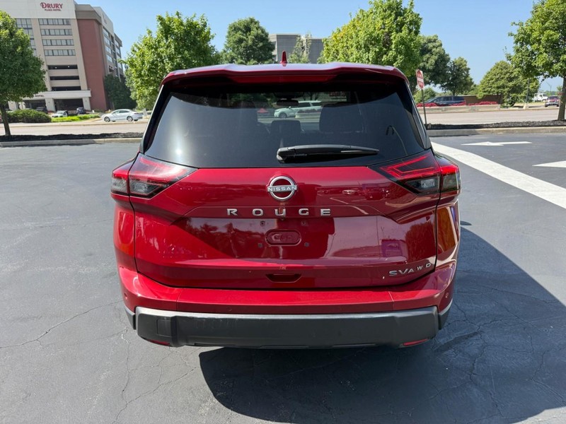 Nissan Rogue Vehicle Full-screen Gallery Image 7