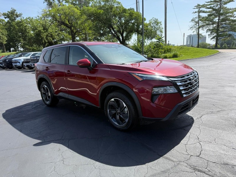 Nissan Rogue Vehicle Full-screen Gallery Image 9