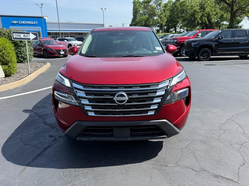 Nissan Rogue Vehicle Full-screen Gallery Image 10