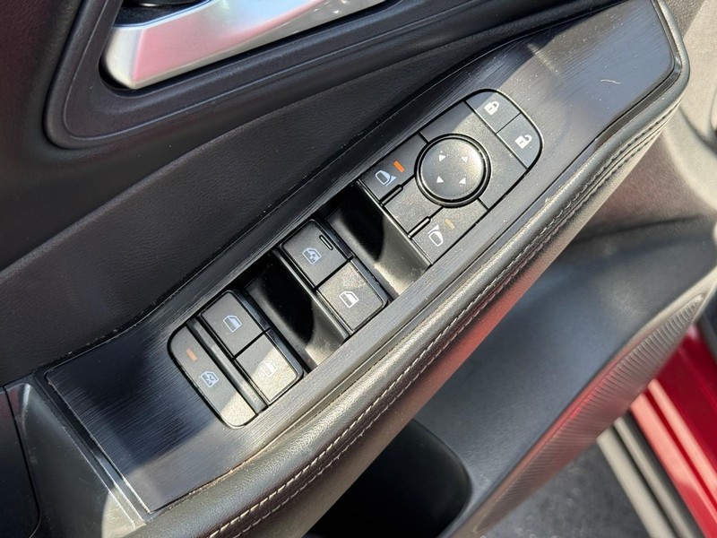 Nissan Rogue Vehicle Full-screen Gallery Image 17
