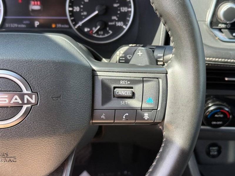 Nissan Rogue Vehicle Full-screen Gallery Image 21