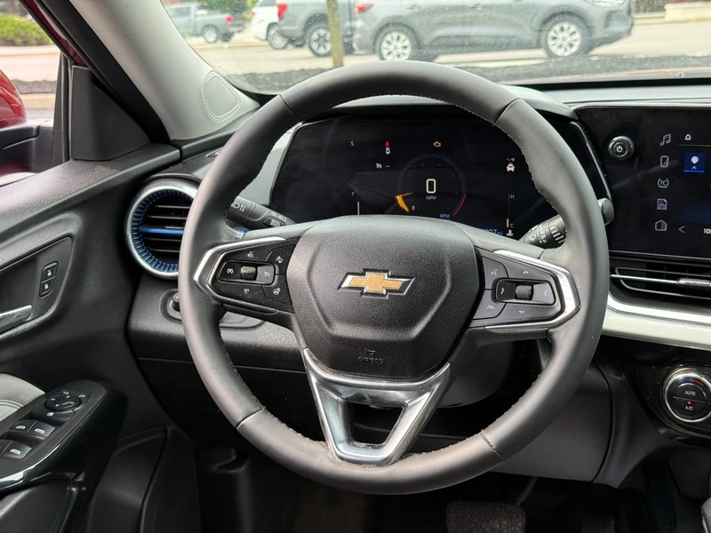Chevrolet Trax Vehicle Full-screen Gallery Image 12