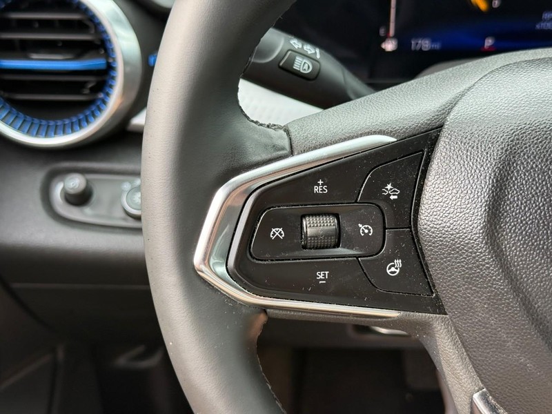 Chevrolet Trax Vehicle Full-screen Gallery Image 17