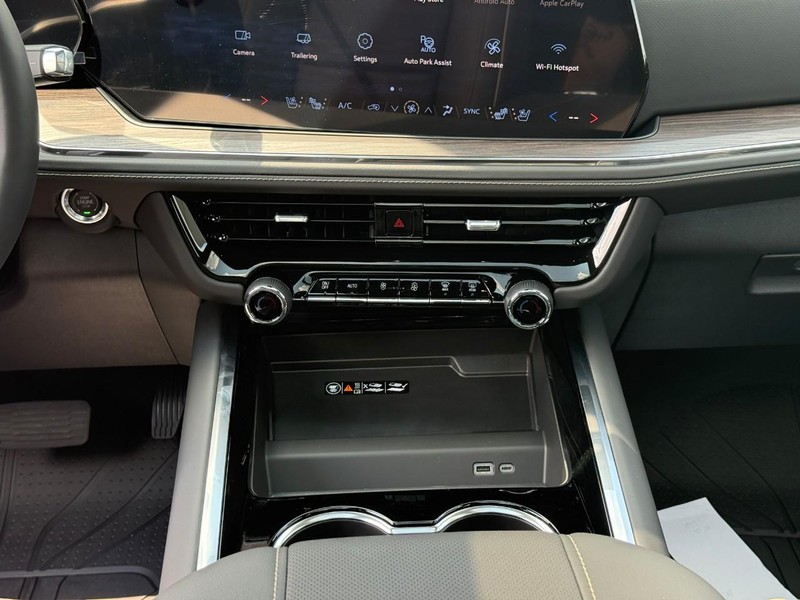 Chevrolet Tahoe Vehicle Full-screen Gallery Image 11