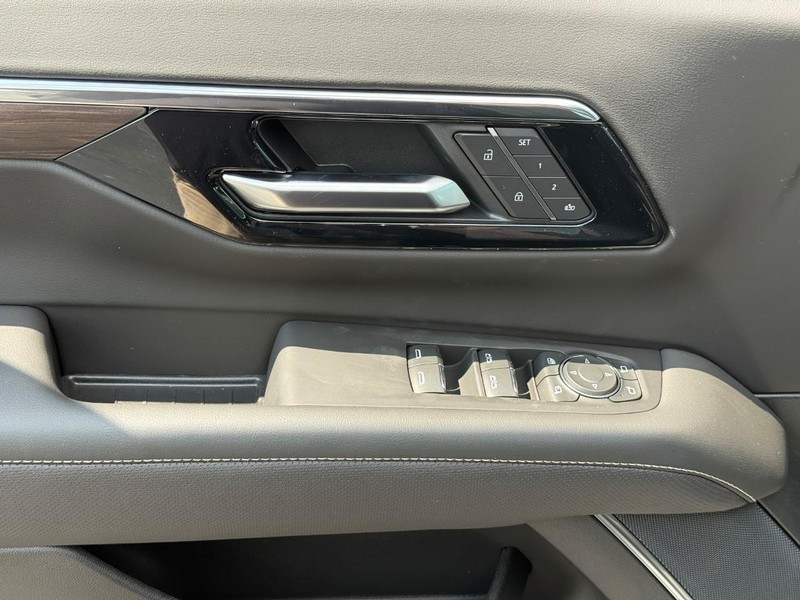 Chevrolet Tahoe Vehicle Full-screen Gallery Image 12
