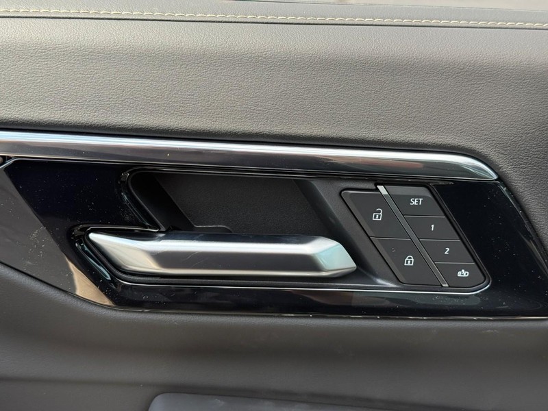 Chevrolet Tahoe Vehicle Full-screen Gallery Image 13