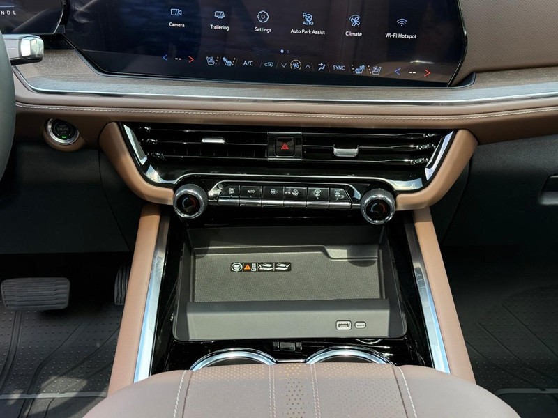 Chevrolet Tahoe Vehicle Full-screen Gallery Image 10