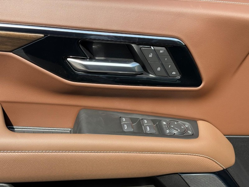 Chevrolet Tahoe Vehicle Full-screen Gallery Image 11