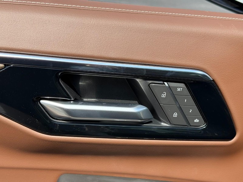 Chevrolet Tahoe Vehicle Full-screen Gallery Image 12