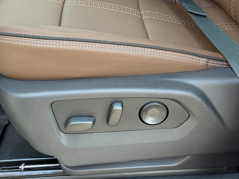 Chevrolet Tahoe Vehicle Full-screen Gallery Image 14