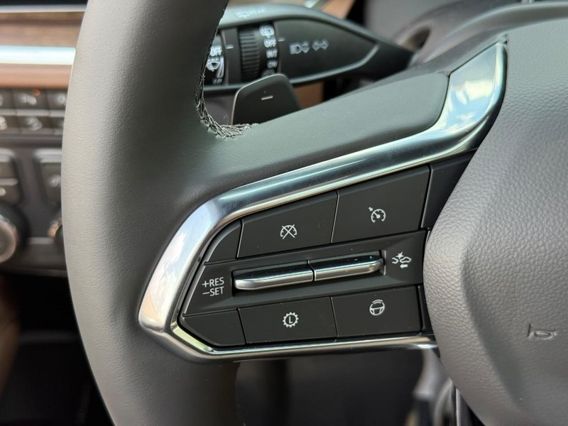 Chevrolet Tahoe Vehicle Full-screen Gallery Image 15