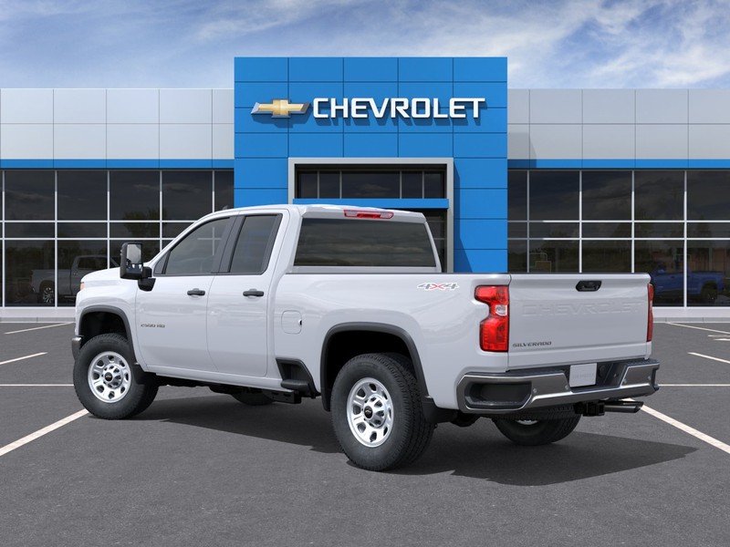 Chevrolet Silverado 2500HD Vehicle Full-screen Gallery Image 3