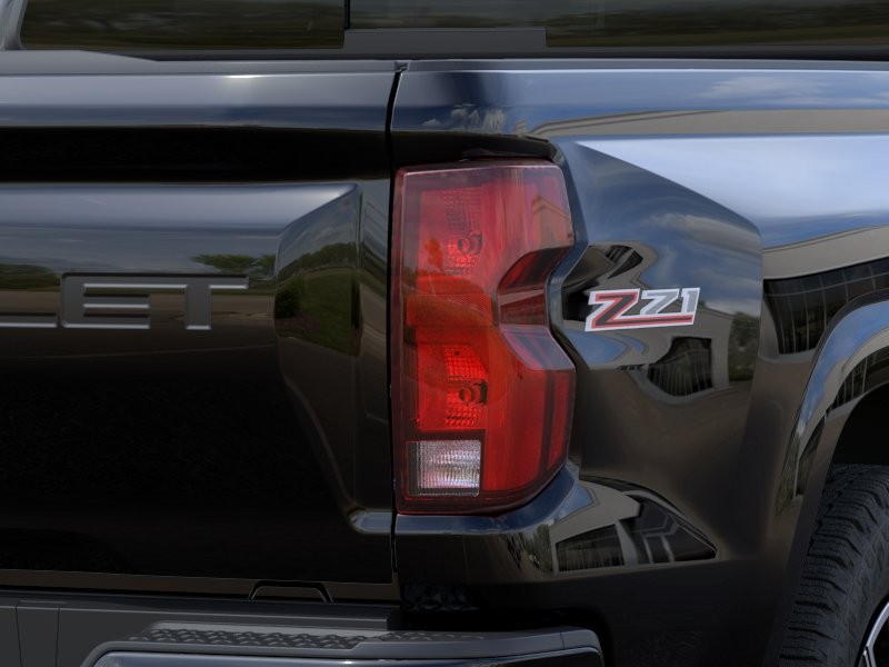 Chevrolet Colorado Vehicle Full-screen Gallery Image 11