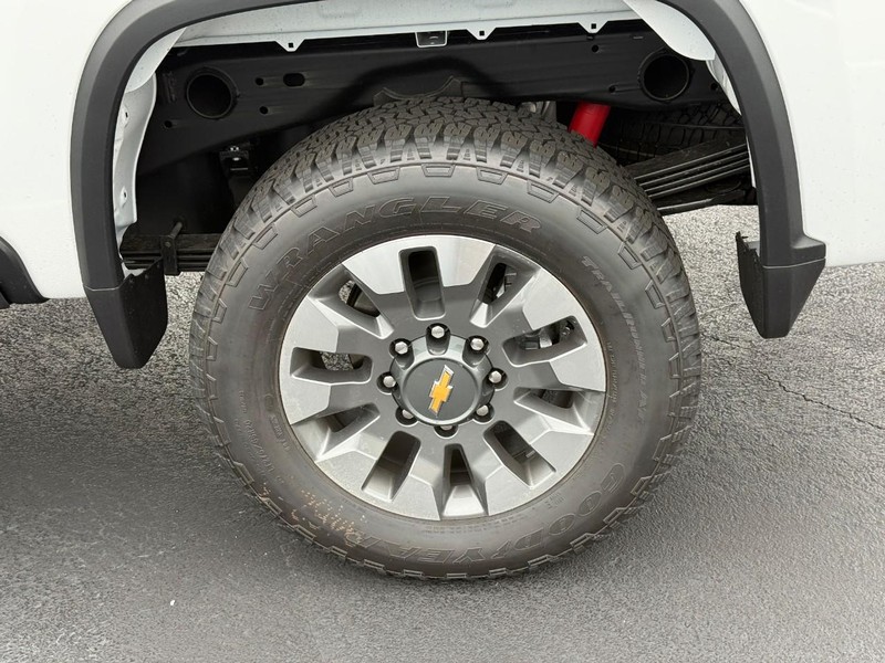 Chevrolet Silverado 2500HD Vehicle Full-screen Gallery Image 4