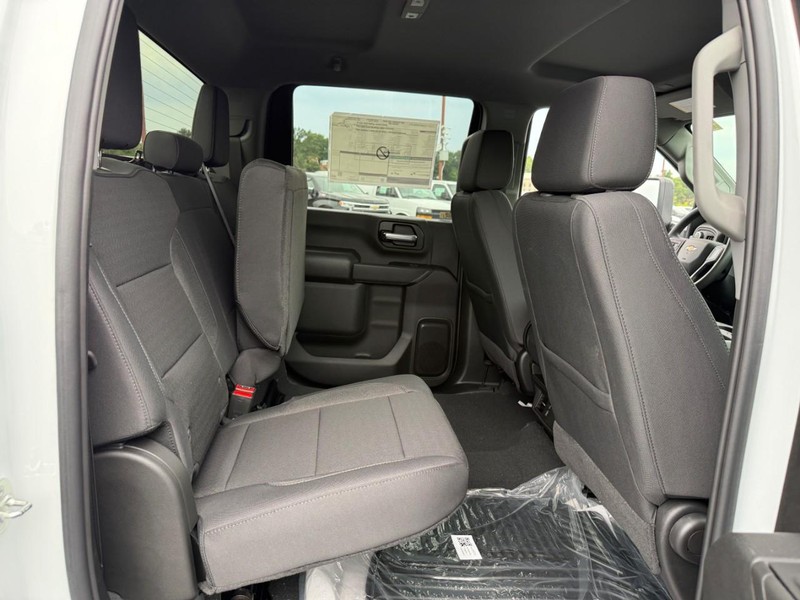 Chevrolet Silverado 2500HD Vehicle Full-screen Gallery Image 6