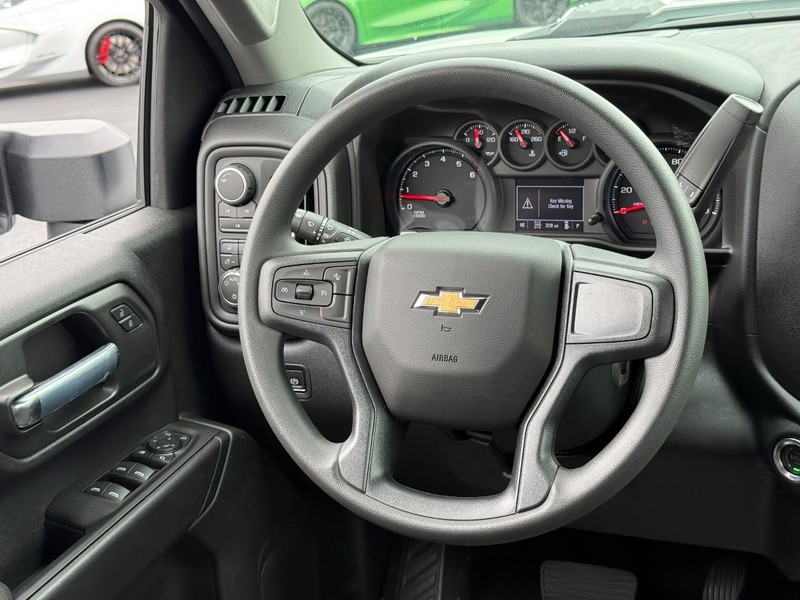 Chevrolet Silverado 2500HD Vehicle Full-screen Gallery Image 8