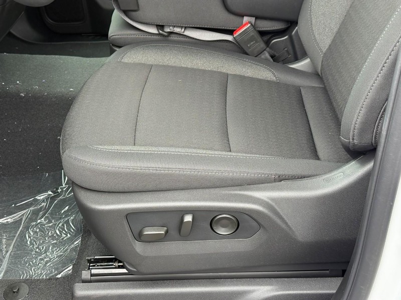 Chevrolet Silverado 2500HD Vehicle Full-screen Gallery Image 12