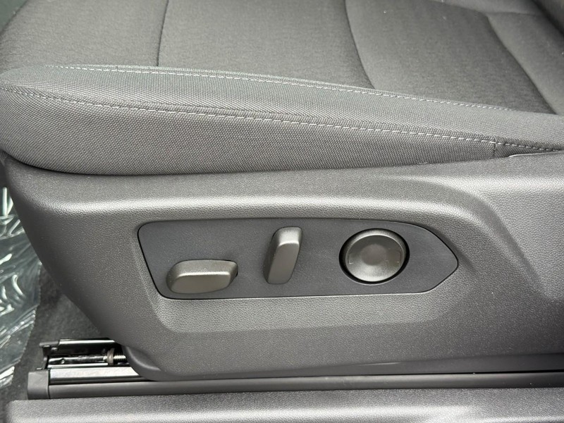 Chevrolet Silverado 2500HD Vehicle Full-screen Gallery Image 13