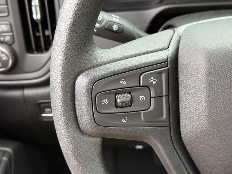 Chevrolet Silverado 2500HD Vehicle Full-screen Gallery Image 14