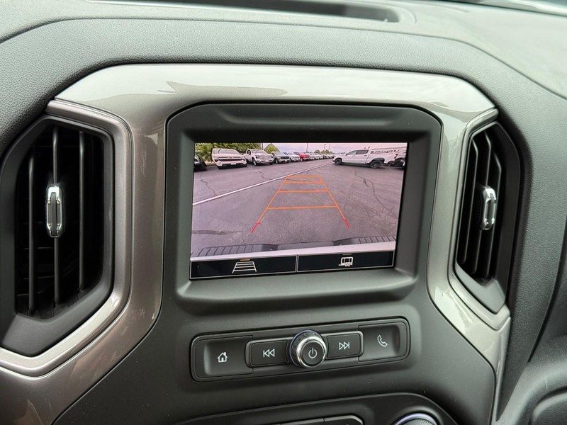 Chevrolet Silverado 2500HD Vehicle Full-screen Gallery Image 15