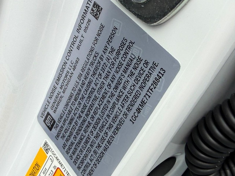 Chevrolet Silverado 2500HD Vehicle Full-screen Gallery Image 16