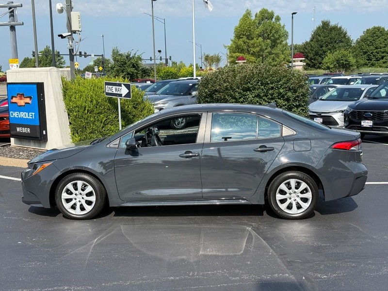 Toyota Corolla Vehicle Full-screen Gallery Image 2