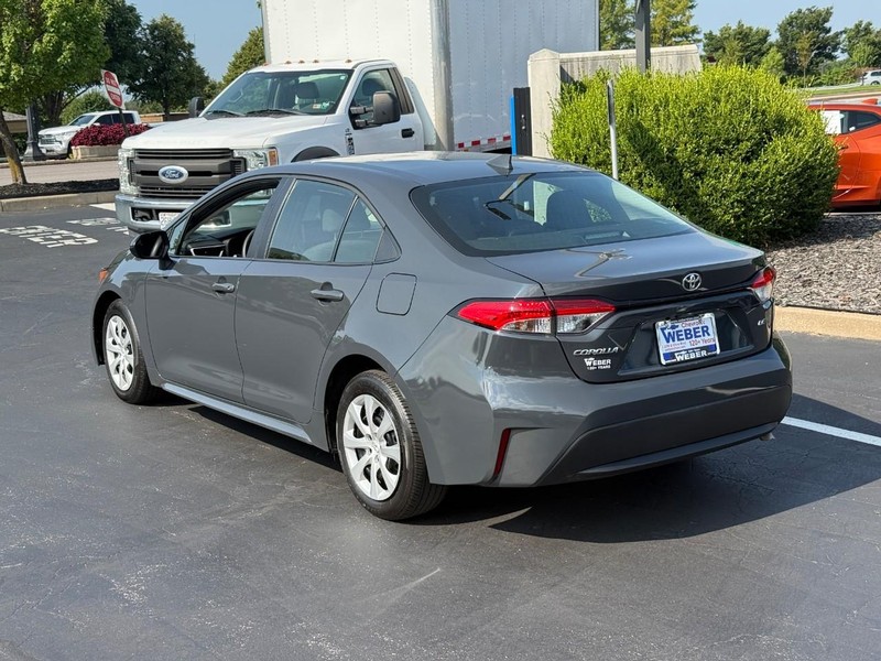 Toyota Corolla Vehicle Full-screen Gallery Image 3