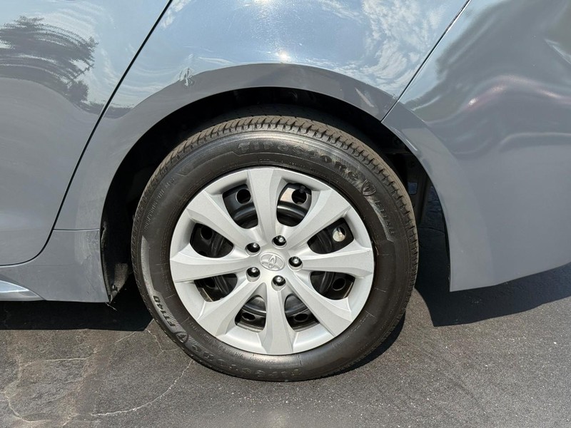 Toyota Corolla Vehicle Full-screen Gallery Image 4