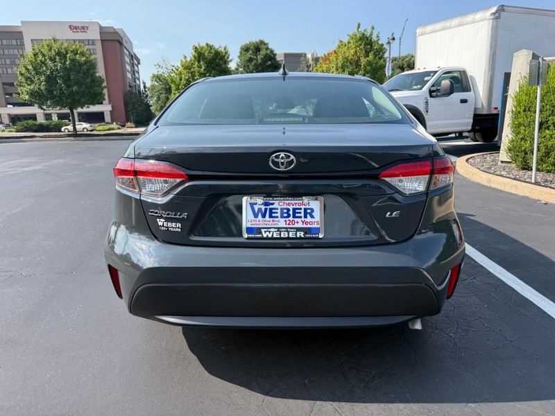 Toyota Corolla Vehicle Full-screen Gallery Image 6
