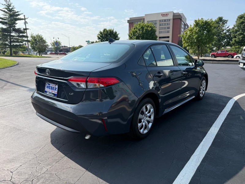 Toyota Corolla Vehicle Full-screen Gallery Image 7