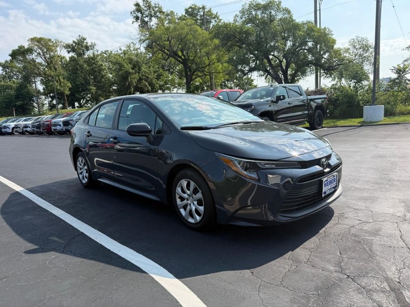 Toyota Corolla Vehicle Full-screen Gallery Image 8