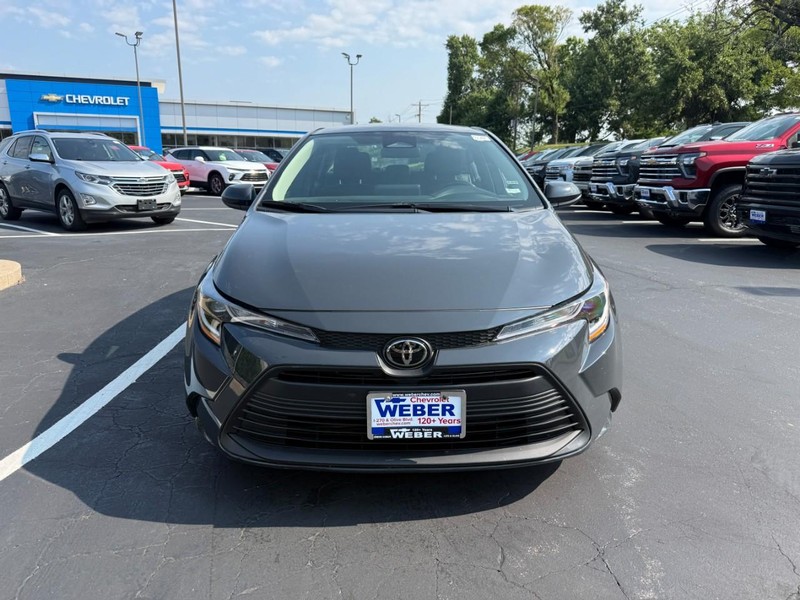 Toyota Corolla Vehicle Full-screen Gallery Image 9