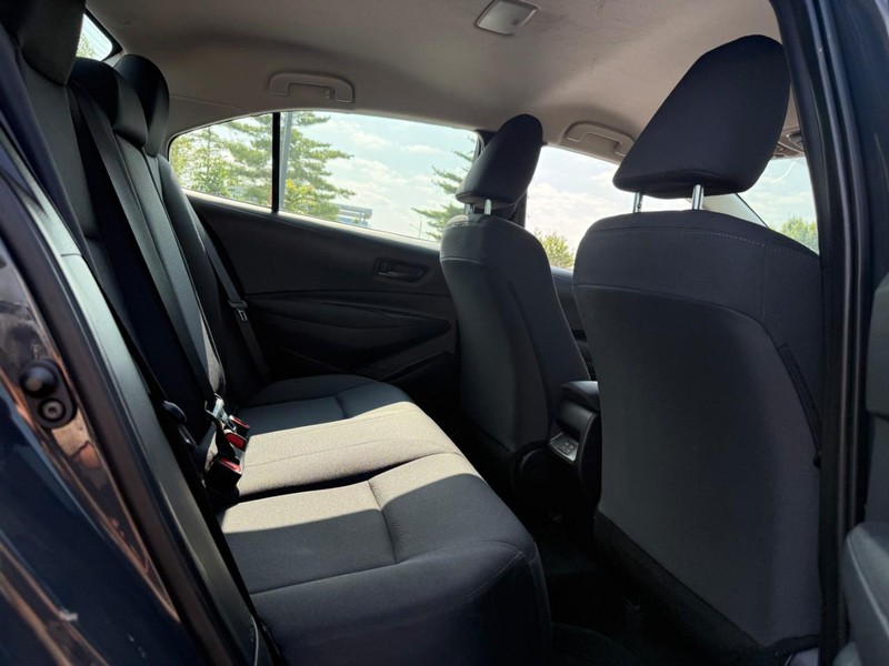 Toyota Corolla Vehicle Full-screen Gallery Image 10