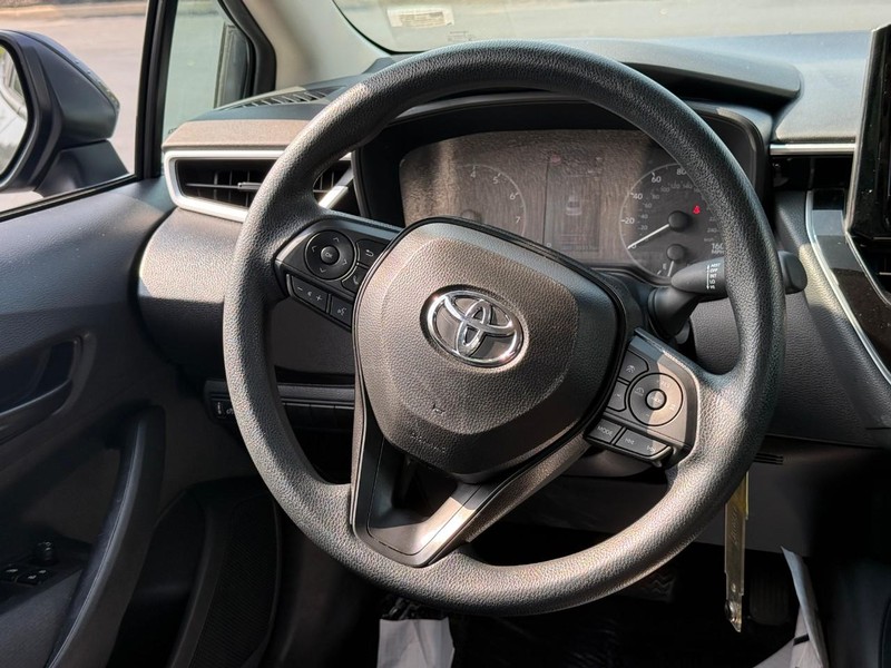 Toyota Corolla Vehicle Full-screen Gallery Image 12