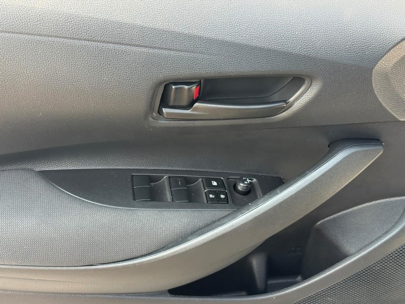 Toyota Corolla Vehicle Full-screen Gallery Image 15