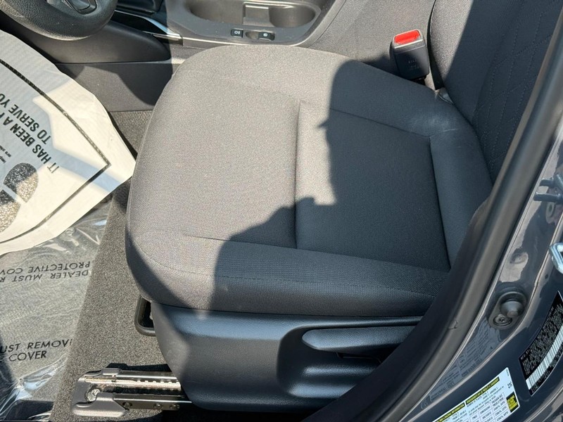 Toyota Corolla Vehicle Full-screen Gallery Image 16