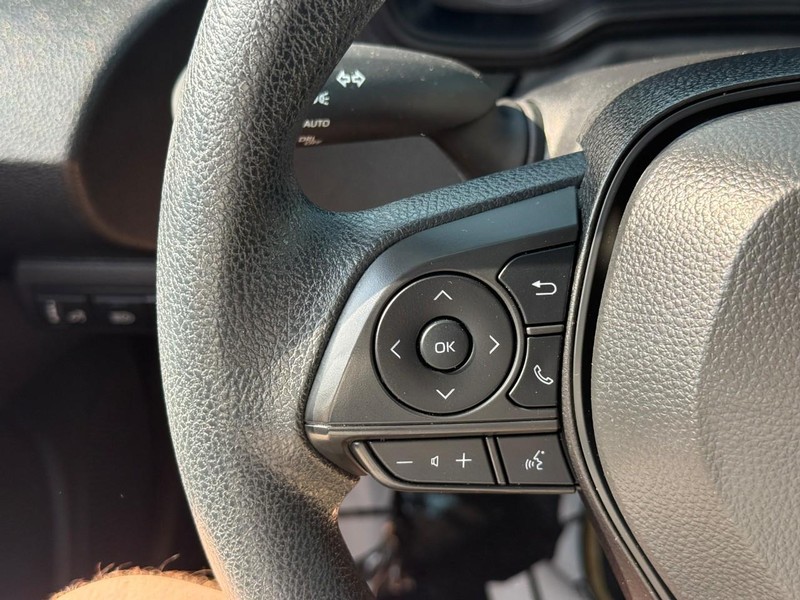 Toyota Corolla Vehicle Full-screen Gallery Image 18