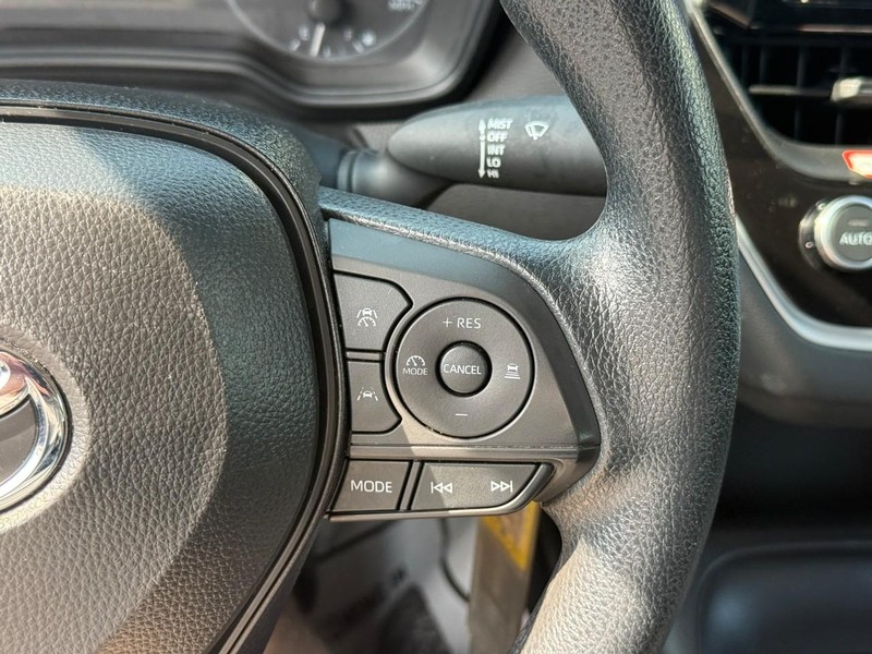 Toyota Corolla Vehicle Full-screen Gallery Image 19
