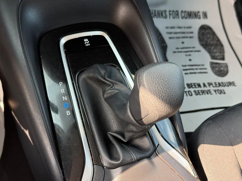 Toyota Corolla Vehicle Full-screen Gallery Image 21